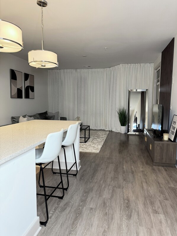 Interior - Luxury 2-bedroom apartment Close to Downtown Raleigh with Resort Amenities (Raleigh)