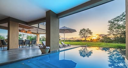 7 mins to Kruger National Park. Secure, luxury family villa overlooking the Park