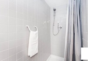 Shower, hair dryer, bidet, towels