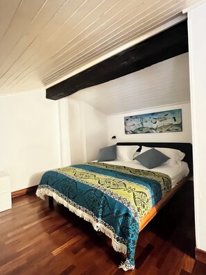 1 slaapkamer, een bureau, een strijkplank/strijkijzer, gratis wifi