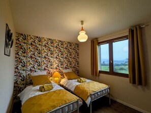 4 quartos, Wi-Fi de cortesia, roupa de cama