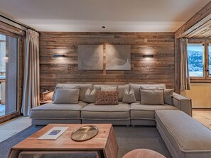 TV - 3-Bedroom Apartment in Méribel, 5* Service (Méribel)