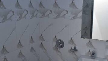 Superior Room | Bathroom | Shower, bathrobes, slippers, towels