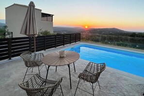 Exterior - Romance at Villa Dionysos w heated pool (Hersonissos)