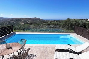 Exterior - Romance at Villa Dionysos w heated pool (Hersonissos)