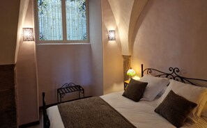 2 Schlafzimmer, BĂŒgeleisen/BĂŒgelbrett, WLAN, BettwĂ€sche