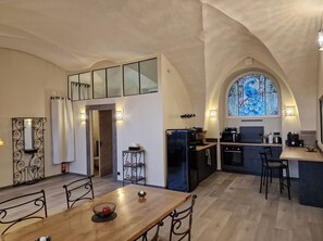 Dining - Charm & comfort: L'Abbaye 1688 (Clermont-Ferrand)