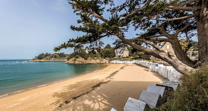 Helles Haus für 8 Personen mit großem Garten