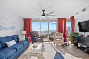 Una televisión, un reproductor de DVD