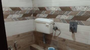 Deluxe Double Room | Bathroom