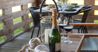 Iris Lodge - sleeps 4 guests in 2 bedrooms