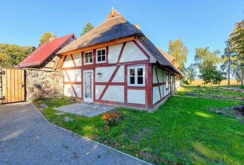Mitten im Garten gelegenes Haus am Schwanenteich