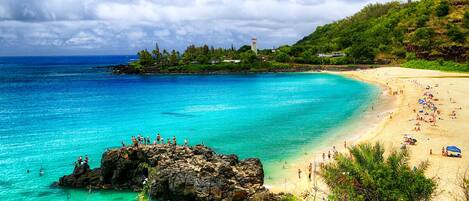 Beach nearby, sun-loungers, beach towels