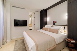 2 habitaciones, tabla de planchar con plancha, cuna de viaje y wifi 