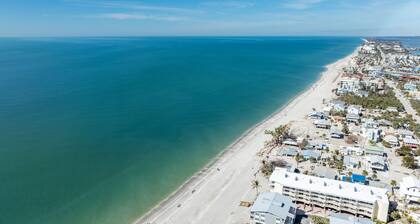 Beach Retreat, Pool, Families, Bachelorette, Sleeps 12,Golf Cart, Cold Plunge