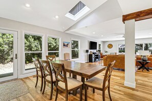 Dining - Updated 5 Bedroom Sea Pines Harbourtown Home -  Private Pool/Spa - Golf View (Hilton Head Island)