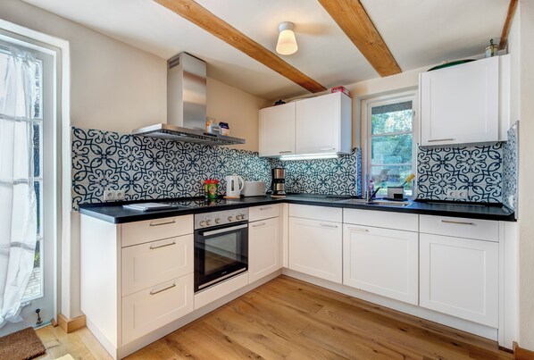 Køleskab, ovn, kogeplade, opvaskemaskine