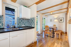 Køleskab, ovn, kogeplade, opvaskemaskine