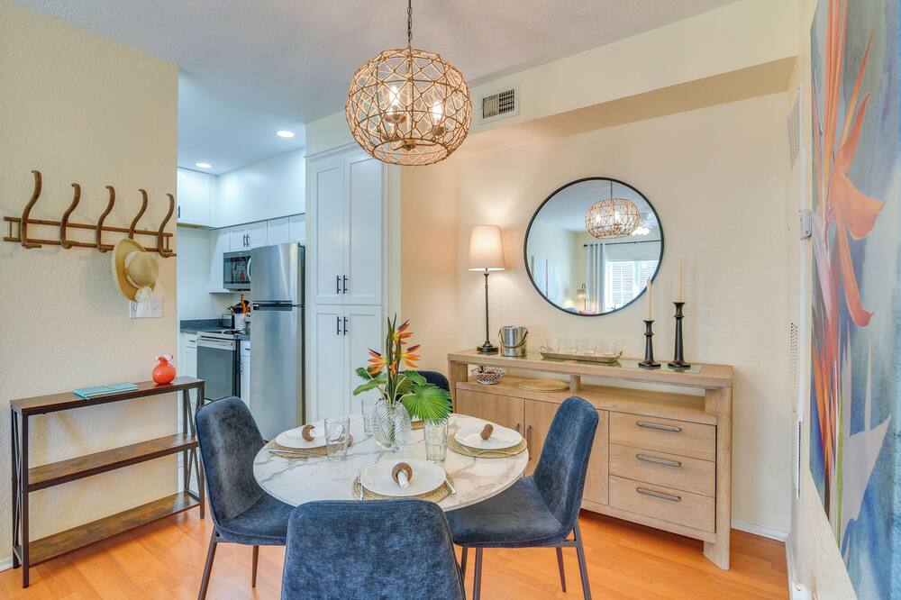 Great Location! Quiet Galveston Gem 1 Mi to Shore - East Beach, TX