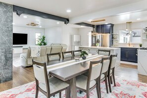 House (5 Bedrooms) | Interior