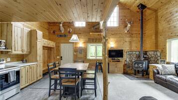 House (4 Bedrooms) | Front of property