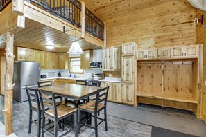 House (4 Bedrooms) | Interior