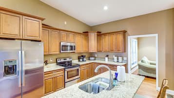House (2 Bedrooms) | Interior