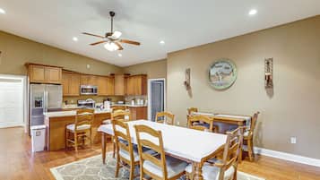 House (2 Bedrooms) | Interior
