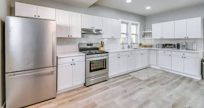 2 Mi to Dtwn: Syracuse Gem w/ Screened Porch