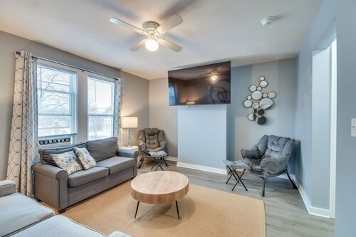 2 Mi to Dtwn Syracuse: Cozy Updated Apt!