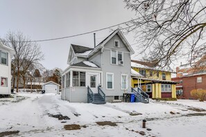 Apartment (2 Bedrooms) | Interior - 2 Mi to Dtwn Syracuse: Cozy Updated Apt! (Syracuse)