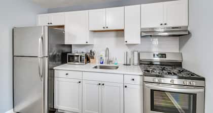 2 Mi to Dtwn Syracuse: Cozy Updated Apt!