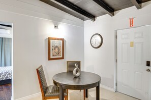 Apartment (0 Bedroom) | Interior