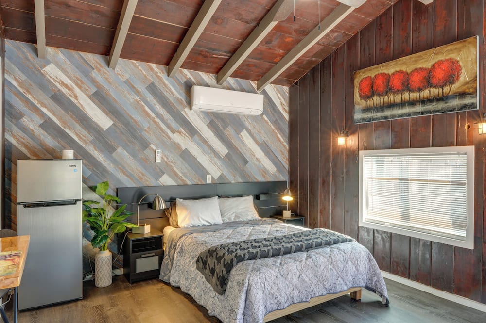Private Deck & Views: Frazier Mountain Cabin - Frazier Mountain, CA