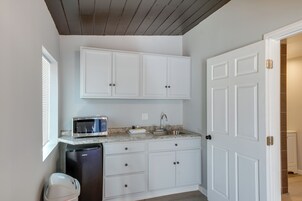 Apartment (0 Bedroom) | Interior