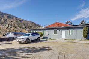 Apartment (0 Bedroom) | Interior - 6 Mi to Frazier Mountain: Cozy Studio Retreat (Frazier Park)