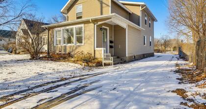 1 Mi to Downtown: Welcoming Winona Duplex