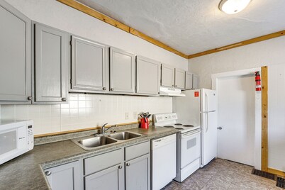 1 Mi to Downtown: Welcoming Winona Duplex