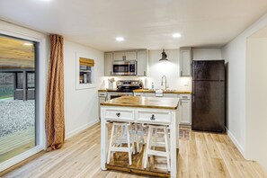 House (3 Bedrooms) | Interior