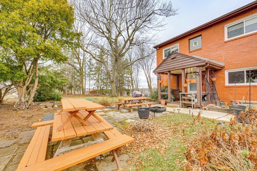 Rustic Chic Retreat: 4 Mi to Kennywood!