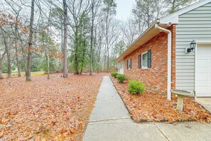 Interior - 6 Mi to Salisbury: Forest-view Sanctuary! (Parsonsburg)