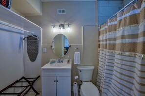 Suihku, hiustenkuivaaja, pyyhkeet