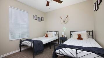 3 slaapkamers, een strijkplank/strijkijzer, reisbedje, gratis wifi