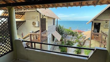 Quarto superior, vista para o mar | Escrivaninha, espaço de trabalho para notebook, Wi-Fi de cortesia