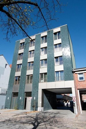 Vista frontal de la propiedad