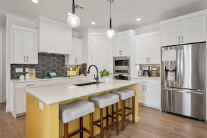 Townhouse, 5 kamar tidur | Dapur pribadi | Lemari es, oven, mesin pembuat kopi/teh, dan pemanggang roti