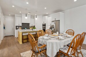 Maison mitoyenne, 5 chambres | Restauration