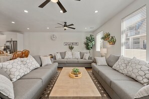 Townhouse, 5 soverom | Oppholdsområde | Smart-TV og strømmetjenester