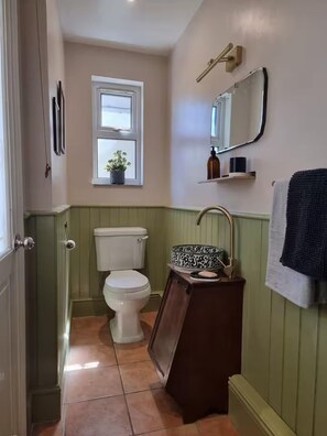 House | Bathroom | Shower, towels
