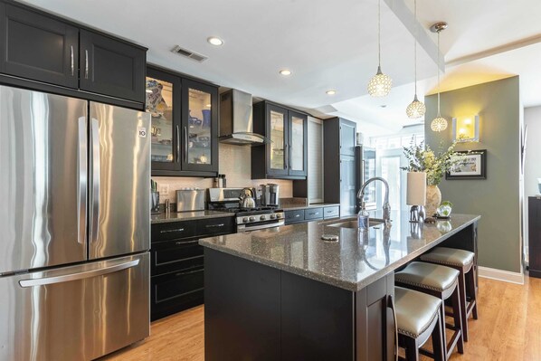 Fridge, microwave, oven, stovetop - Washington, DC home away from home, where luxe meets comfort. (Washington)